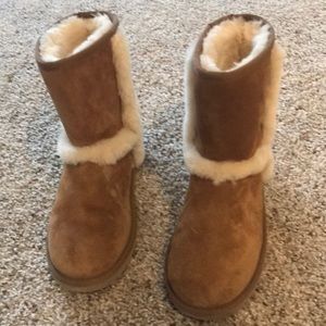 Chestnut ugg boots with fur lining